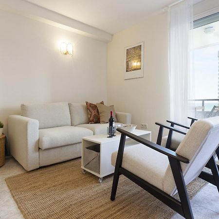 Beachfront Apartment With Terrace And Seaviews Фуэнхирола Экстерьер фото