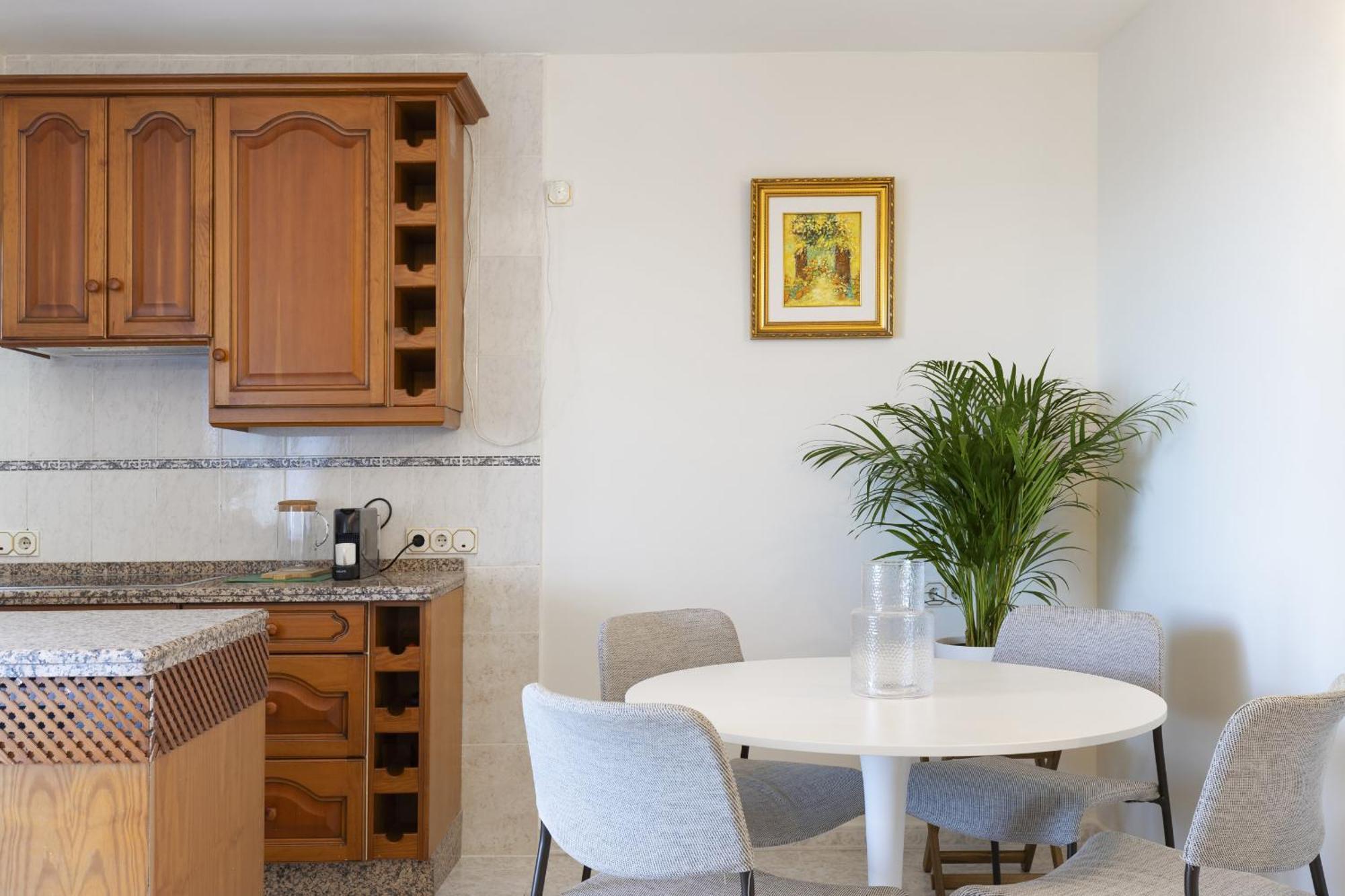 Beachfront Apartment With Terrace And Seaviews Фуэнхирола Экстерьер фото