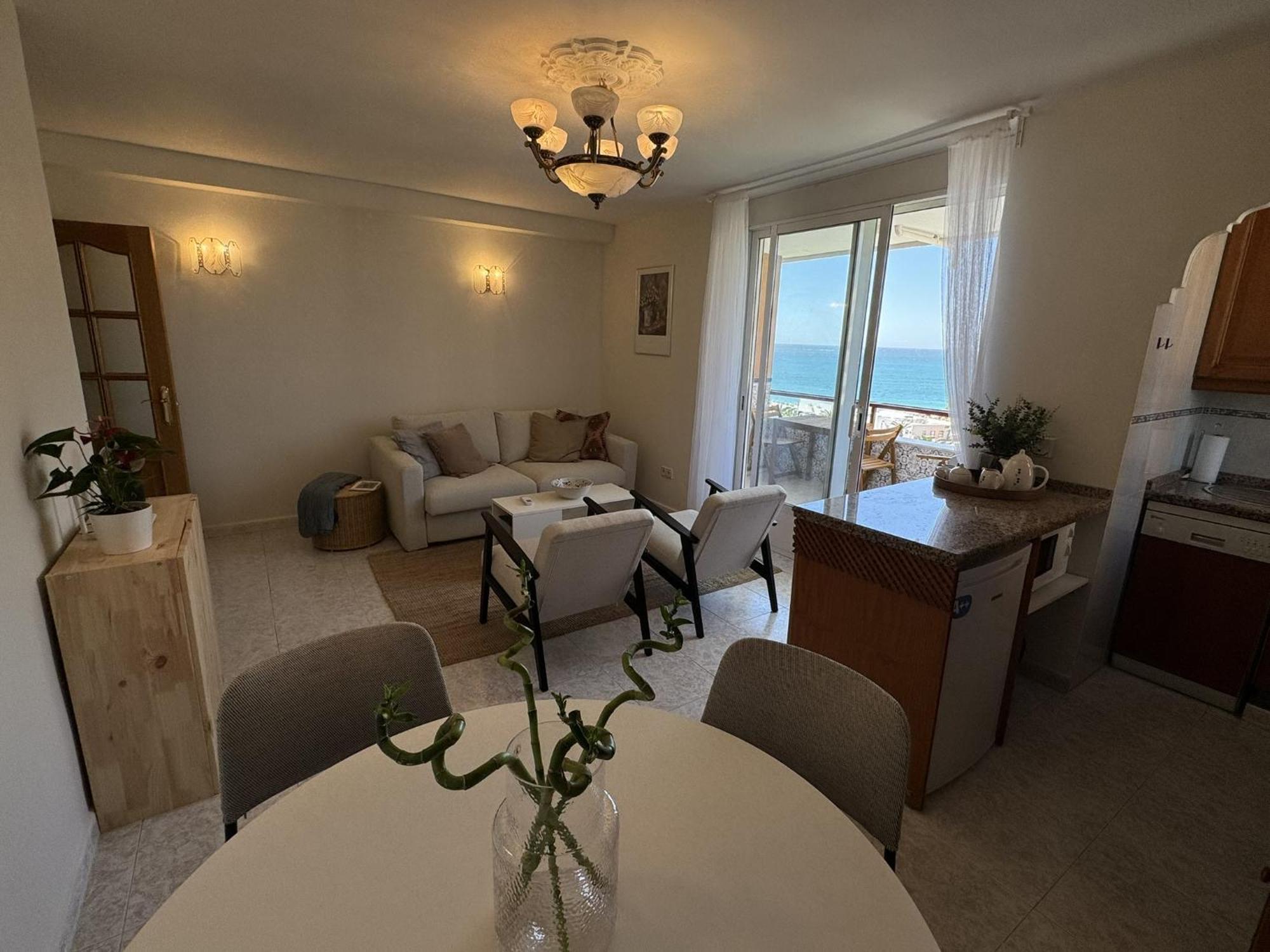 Beachfront Apartment With Terrace And Seaviews Фуэнхирола Экстерьер фото