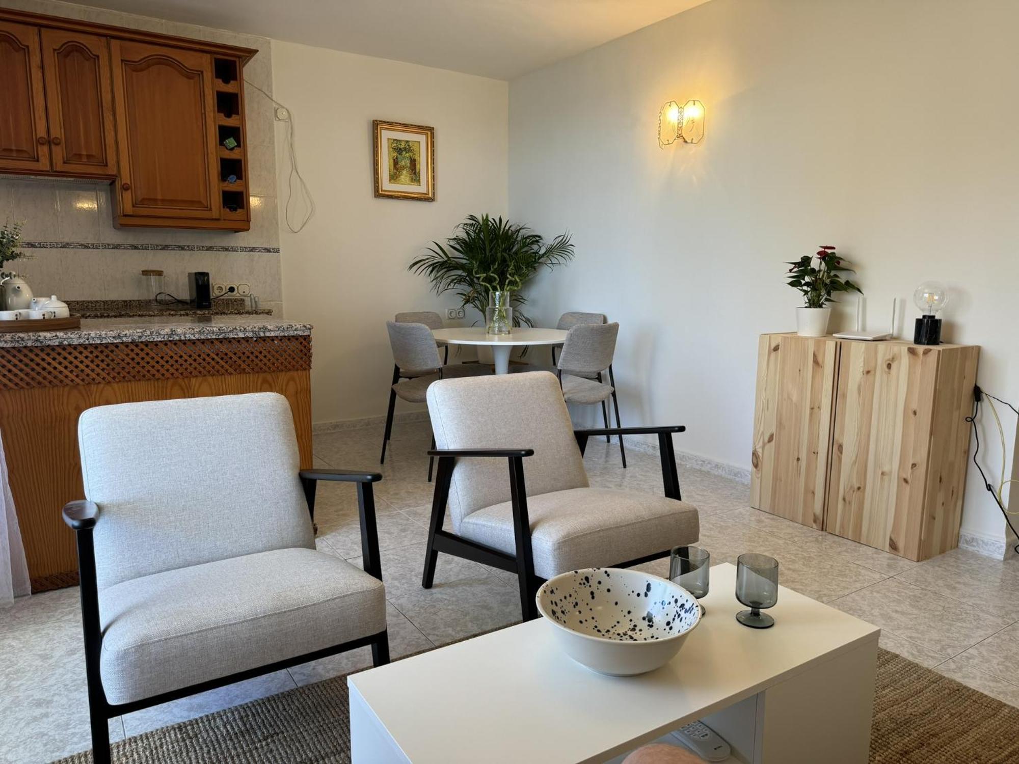 Beachfront Apartment With Terrace And Seaviews Фуэнхирола Экстерьер фото